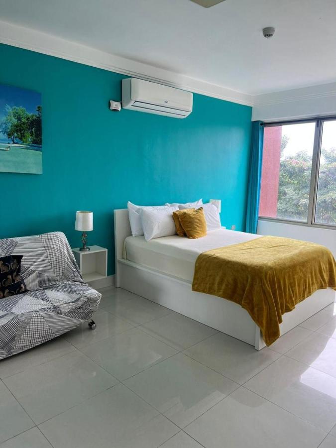 City Central Apartment in Kingston fully AC with Pool - 2