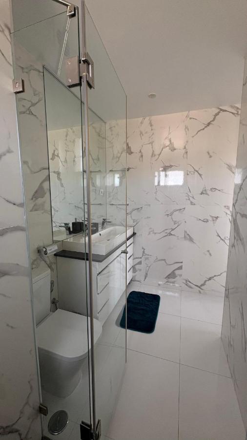 Riverside Luxe 1BR Retreat in Expo - 3