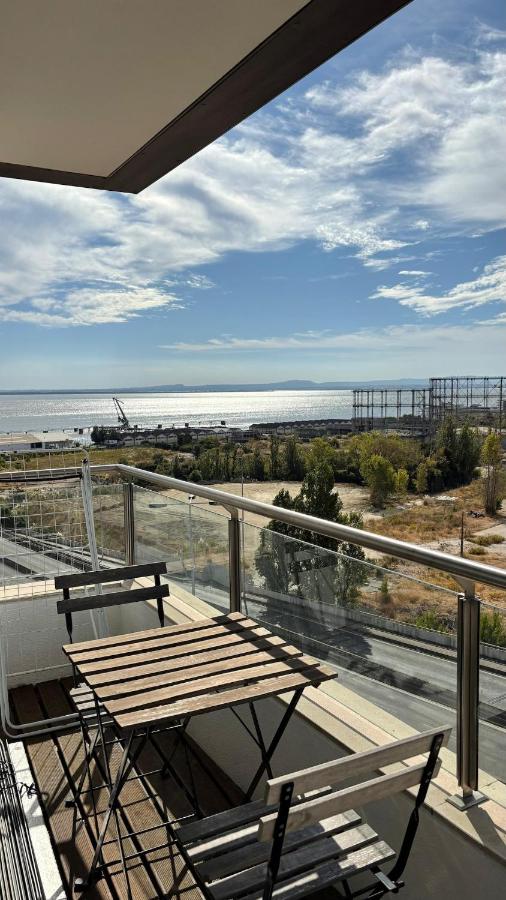 Riverside Luxe 1BR Retreat in Expo - 2