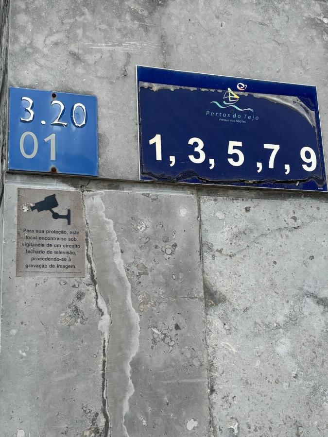 Riverside Luxe 1BR Retreat in Expo - 5