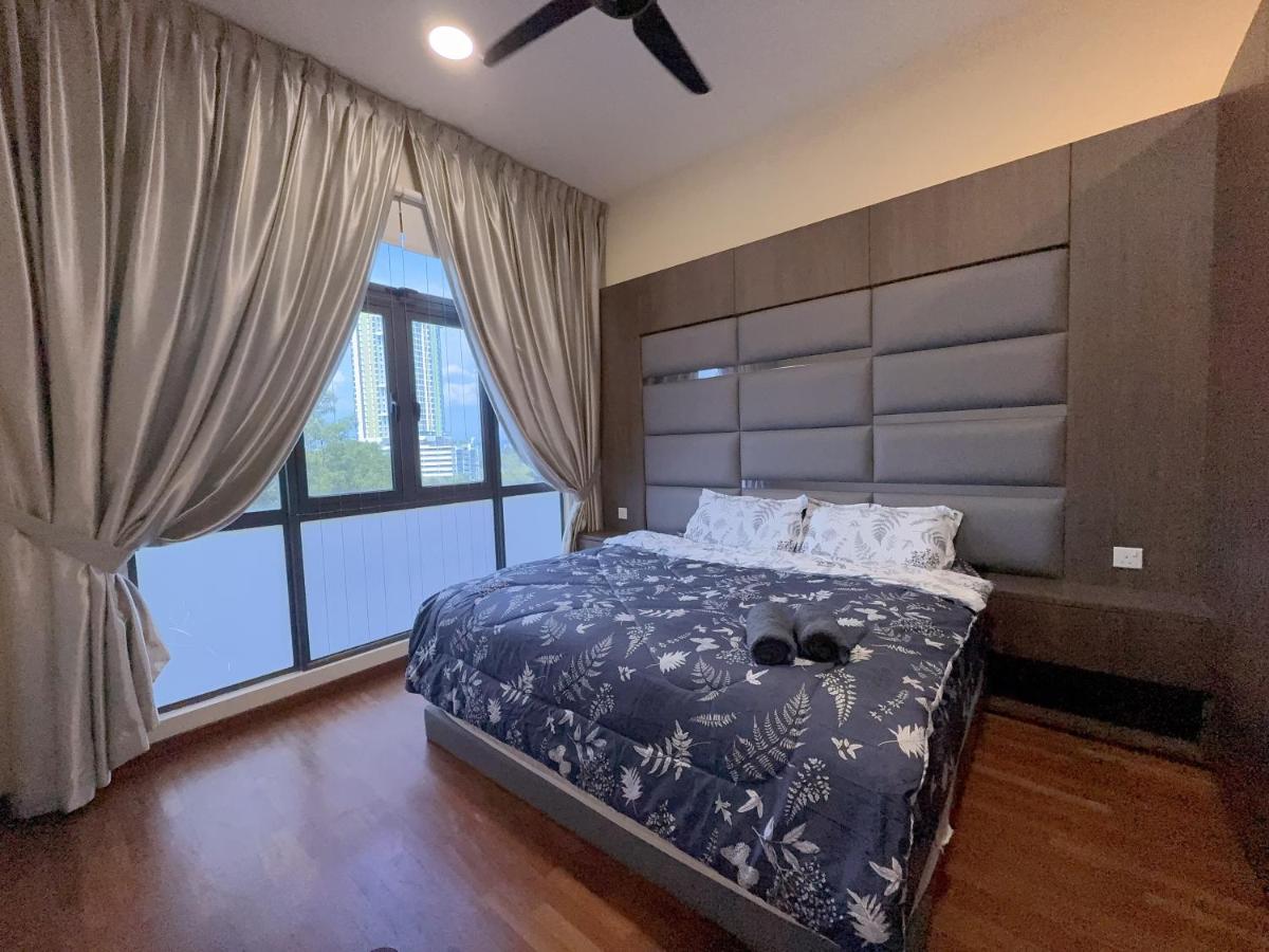 GYDEN STAYCATION #Crescent Bay Suite Near Mid Valley Megamall - 2