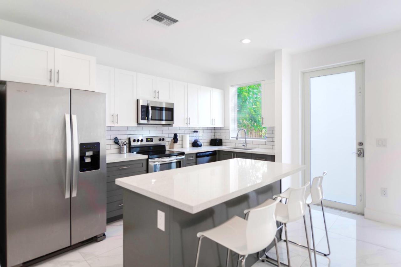 Spacious Townhouse with 2 Levels For All Family - 5