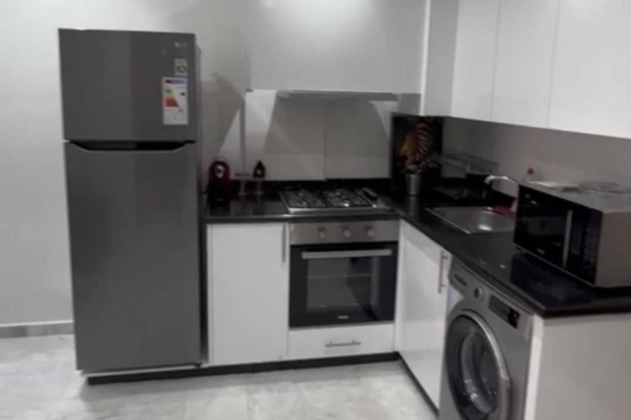 1 Bed Apartment - Balcony Wifi Parking - 4