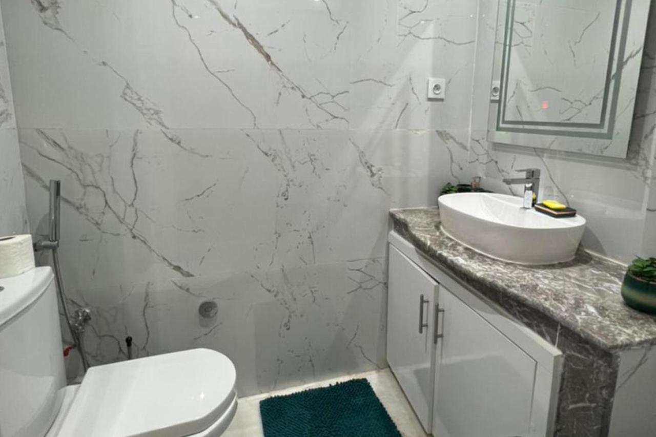 1 Bed Apartment - Balcony Wifi Parking - 3