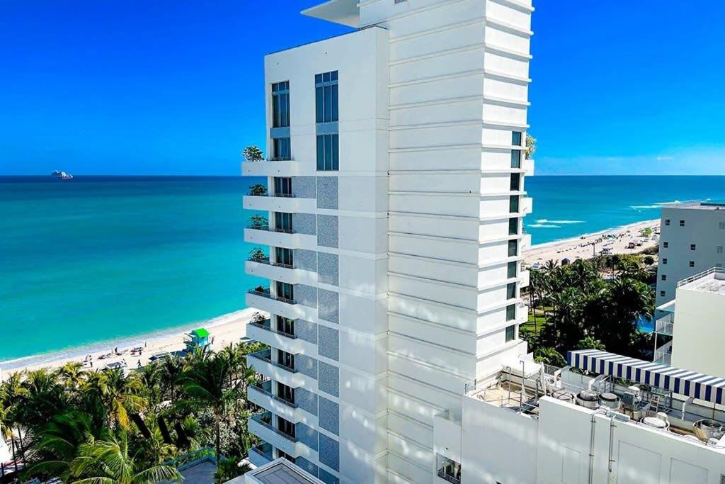 FontaineBleau Resort Balcony w Ocean and City View - 3