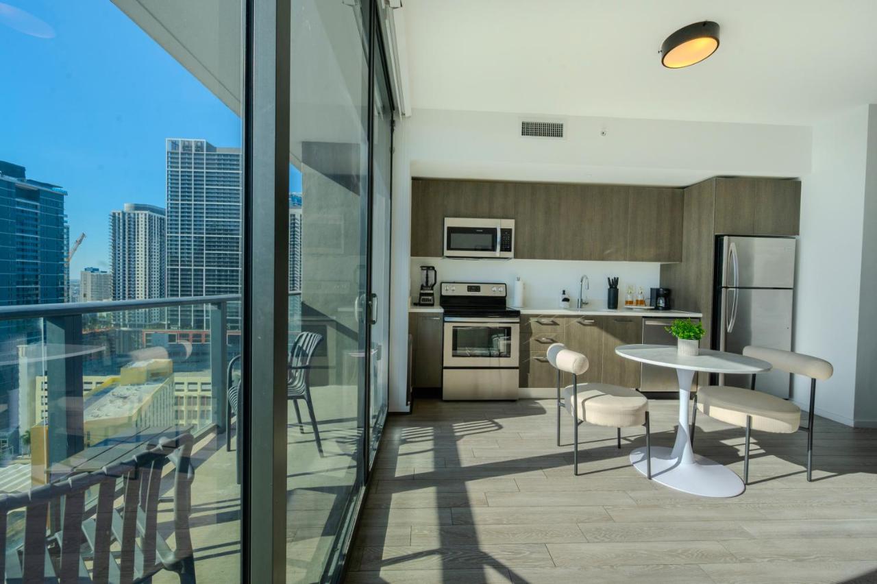 Brickell District Luxury Apartments - Bayfront Park - Free Parking - Gym & Rooftop Pool - 2