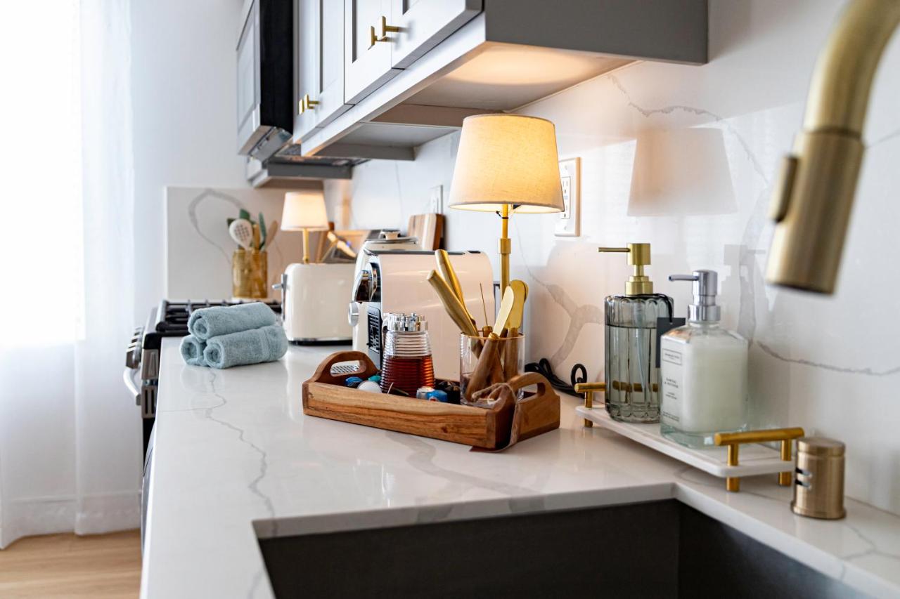 Luxury House 3-Level 4-bedroom, Free Parking and Patio - 3