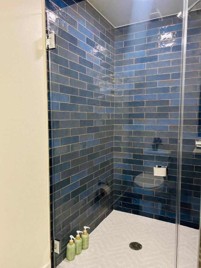 Heart of Hollywood Walk of Fame - Free Parking, Pool, Gym, Rooftop Views, centrally located, WIFI - 3