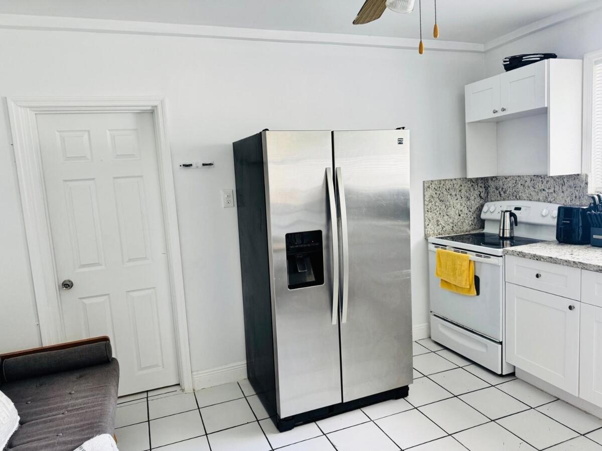 Quiet Miami Stay Perfect for Work, Relax, or party - 4