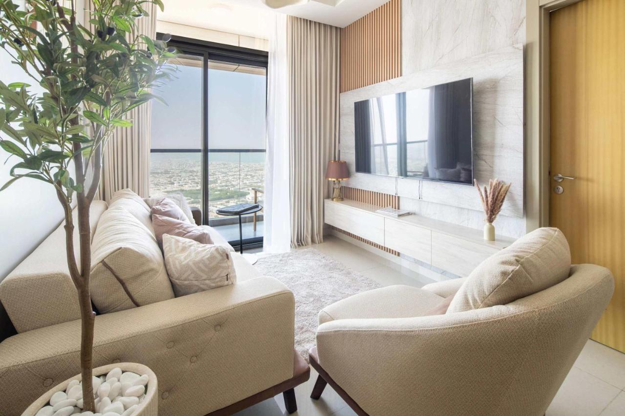 Frank Porter - Aykon City 2 Tower C