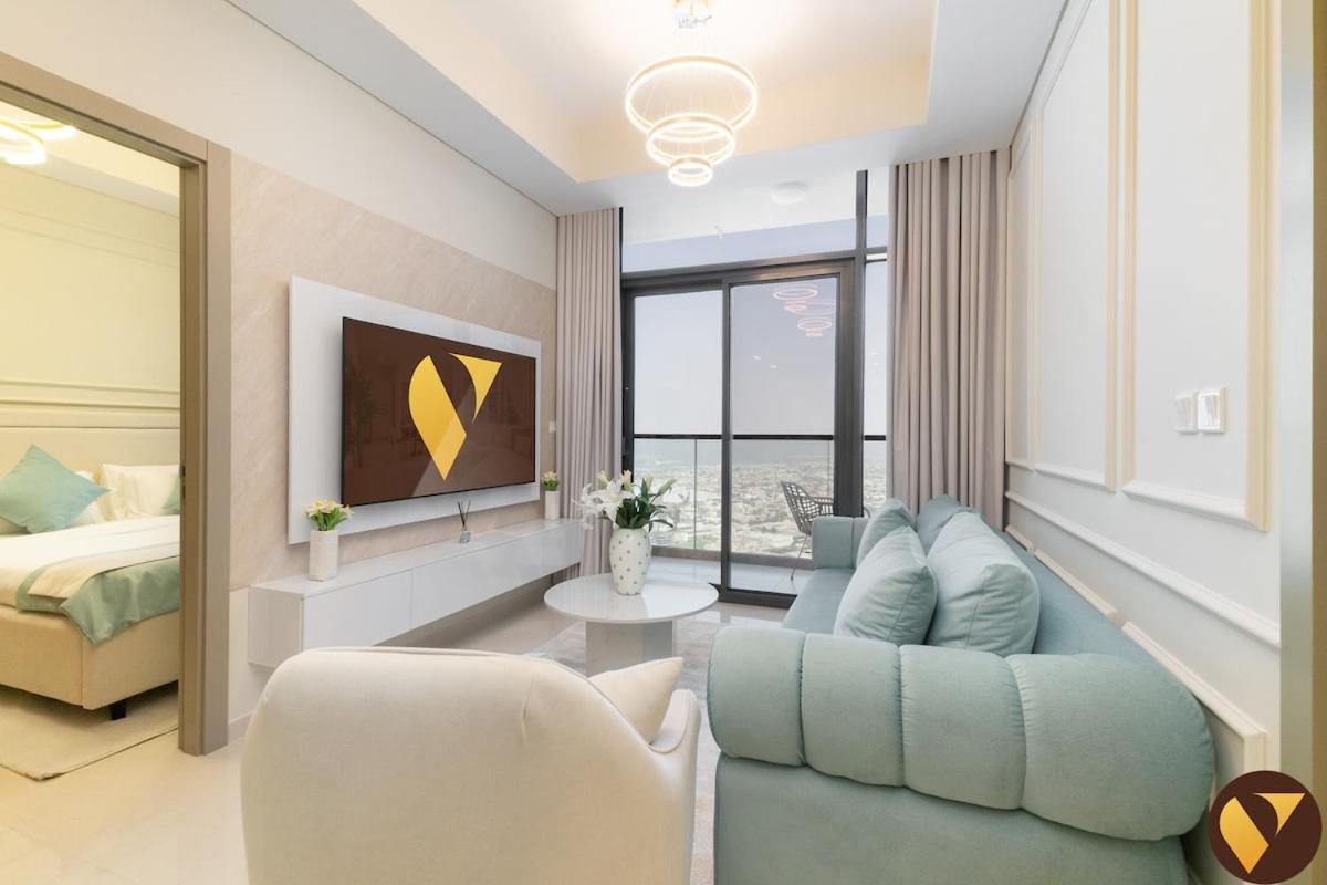 Vogue Vacation Homes, Business Bay Aykon City Tower Close to Downtown Burj Khalifa and Dubai Mall, Two Bedroom Apartment with Large Balcony Sea view, Access to all Amenities - 2