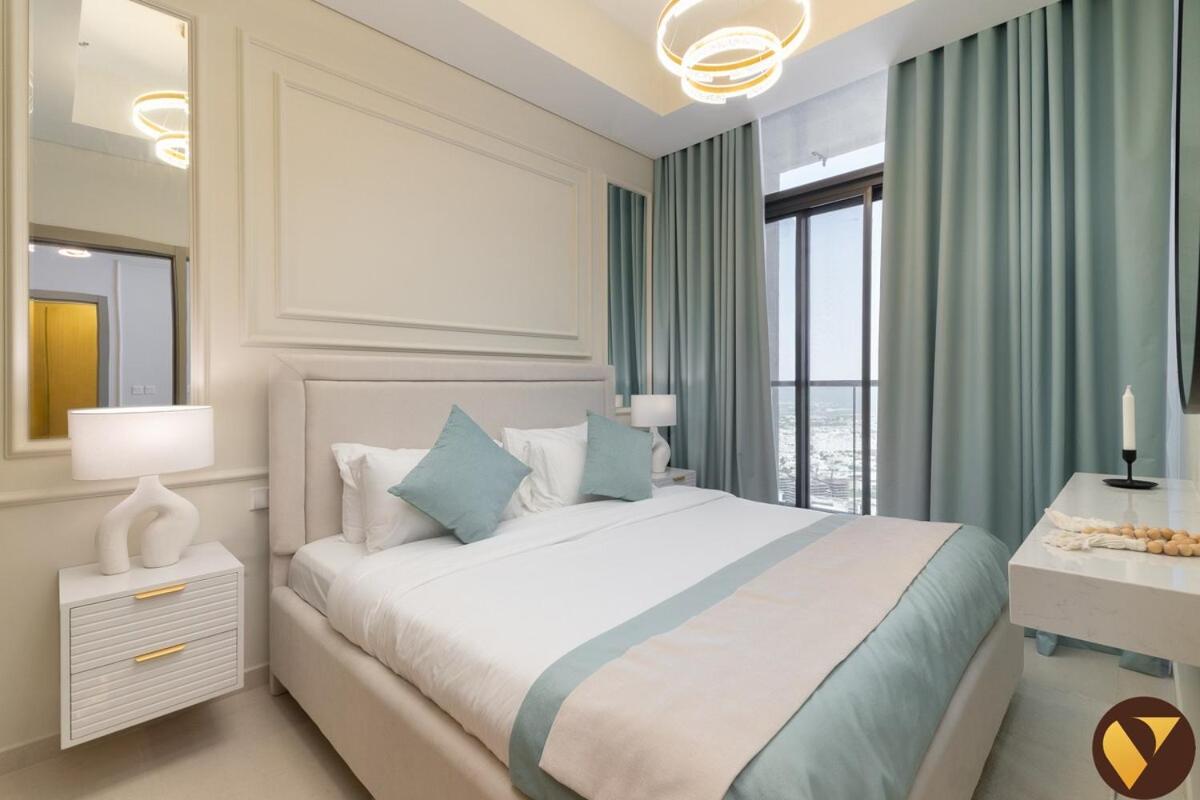 Vogue Vacation Homes, Business Bay Aykon City Tower Close to Downtown Burj Khalifa and Dubai Mall, Two Bedroom Apartment with Large Balcony Sea view, Access to all Amenities - 4