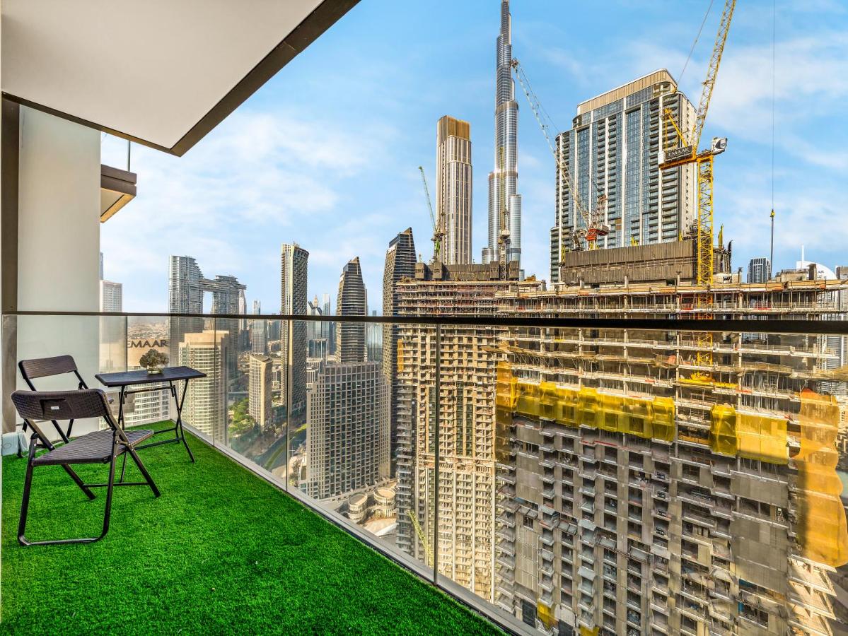 Luxury 1 Bedroom Apartment with partial Burj Khalifa View by Delujo Stays - 2