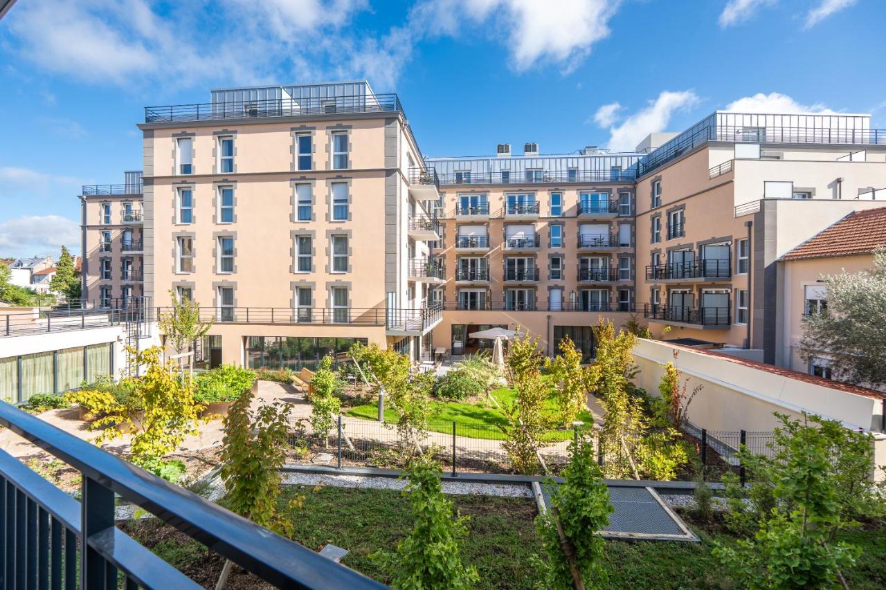 Les Belles Lettres - centre ville face à la Gare - 20 mn de Paris St Lazare