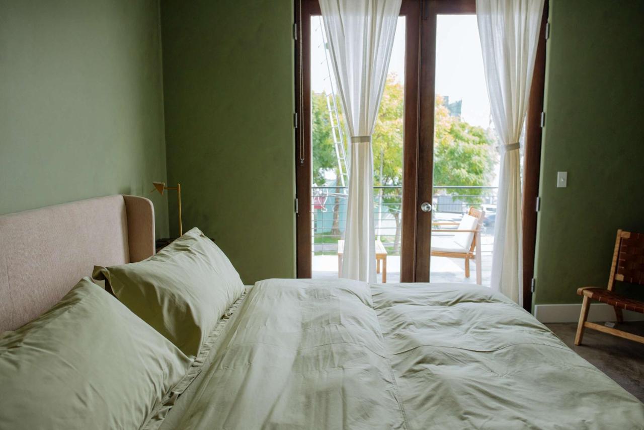 Cozy Charm in West Hollywood - 2