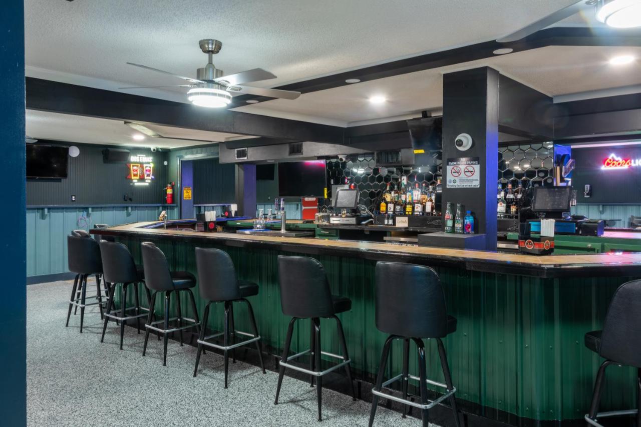 Budget Inn — photo 16