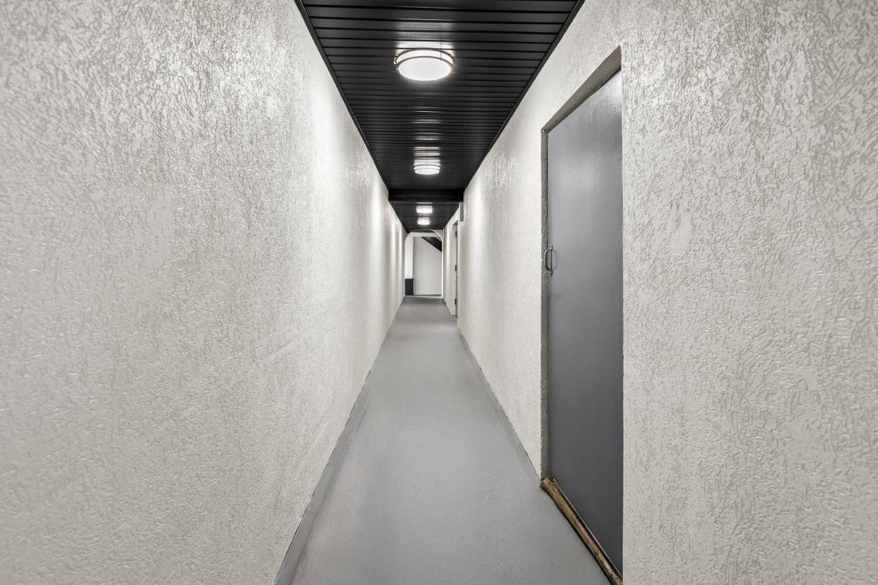Red Carpet Inn and Suites — photo 15