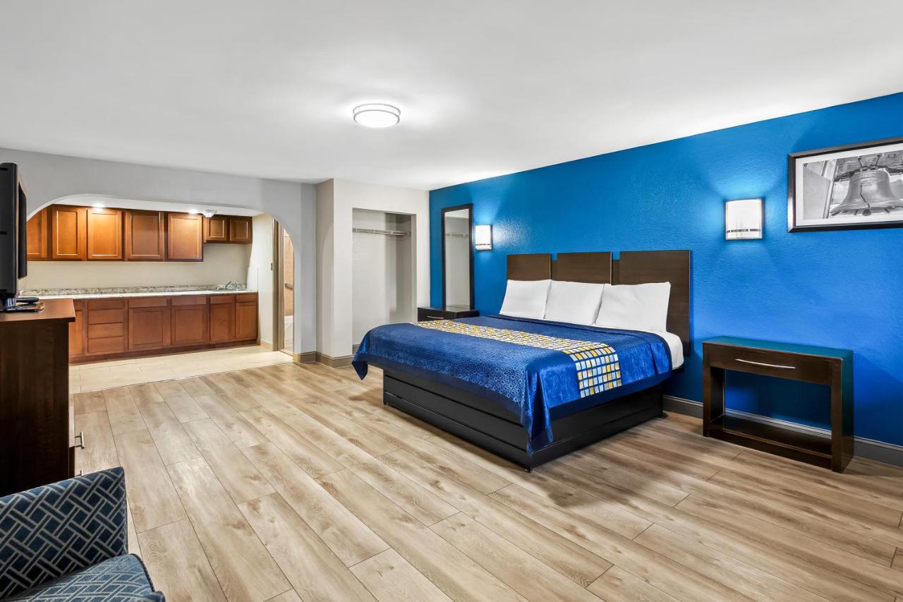 Red Carpet Inn and Suites — photo 14