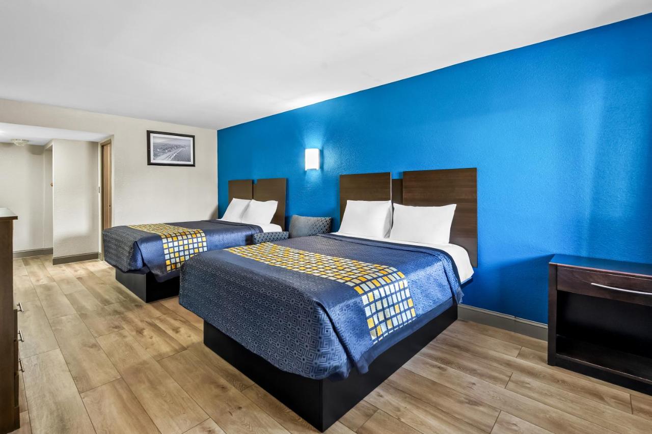 Red Carpet Inn and Suites — photo 19