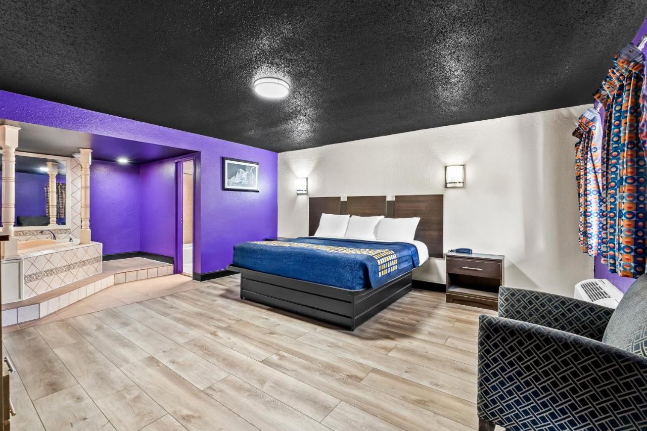 Red Carpet Inn and Suites — photo 21