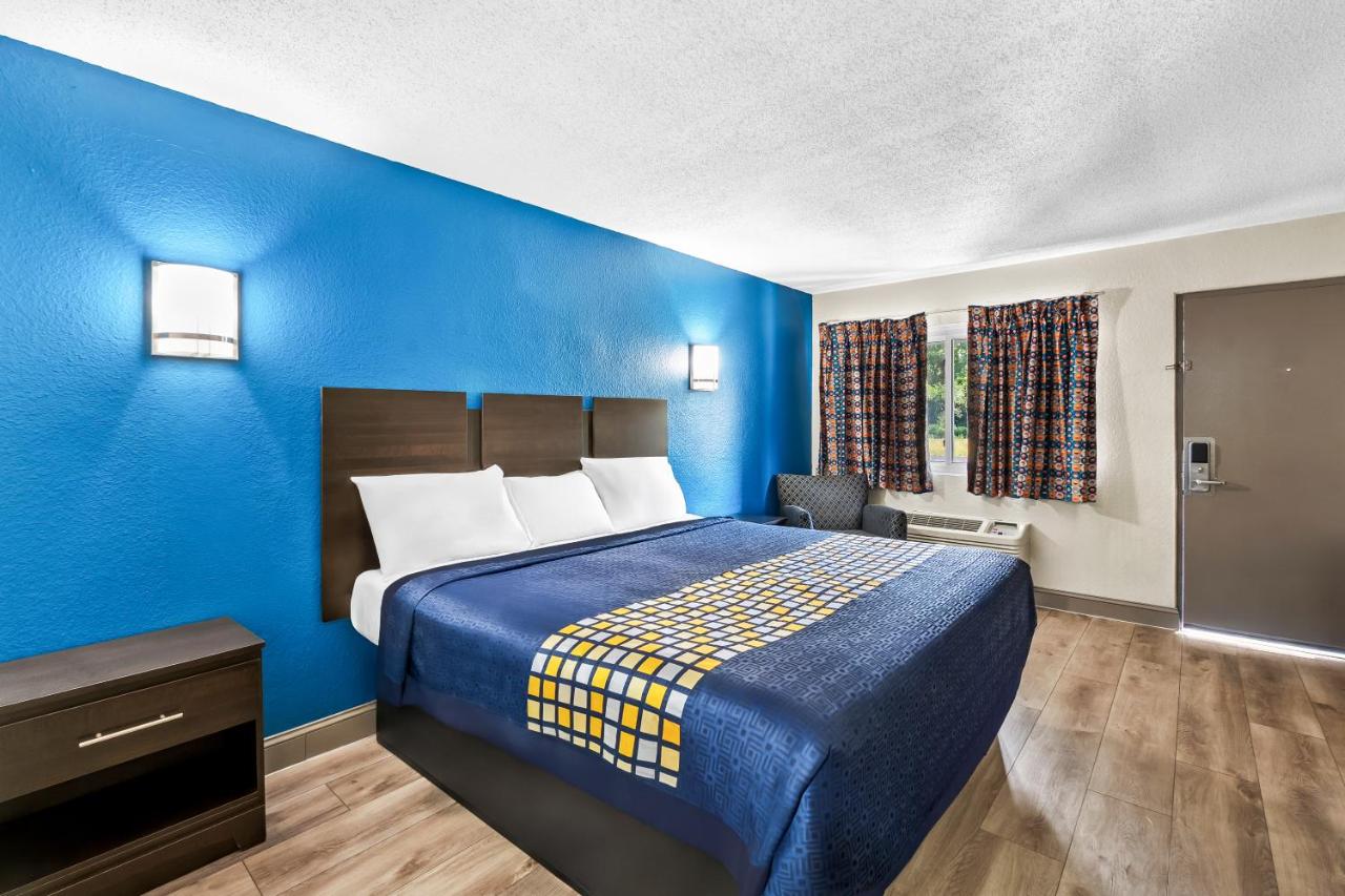 Red Carpet Inn and Suites — photo 6