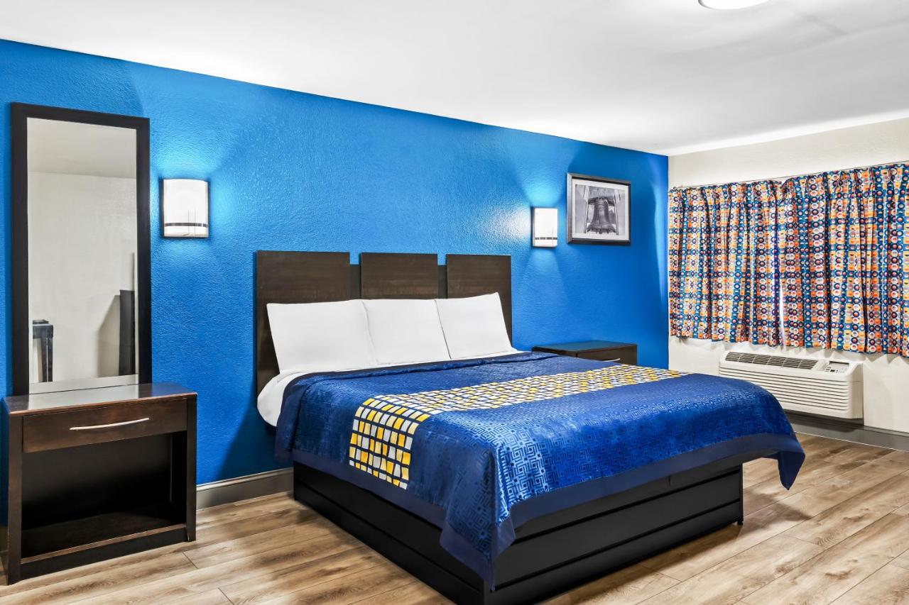 Red Carpet Inn and Suites — photo 24