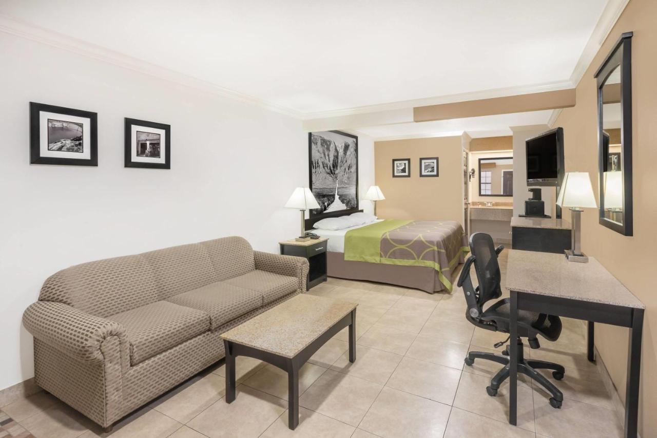 Hotel 8 Mc Allen — photo 11