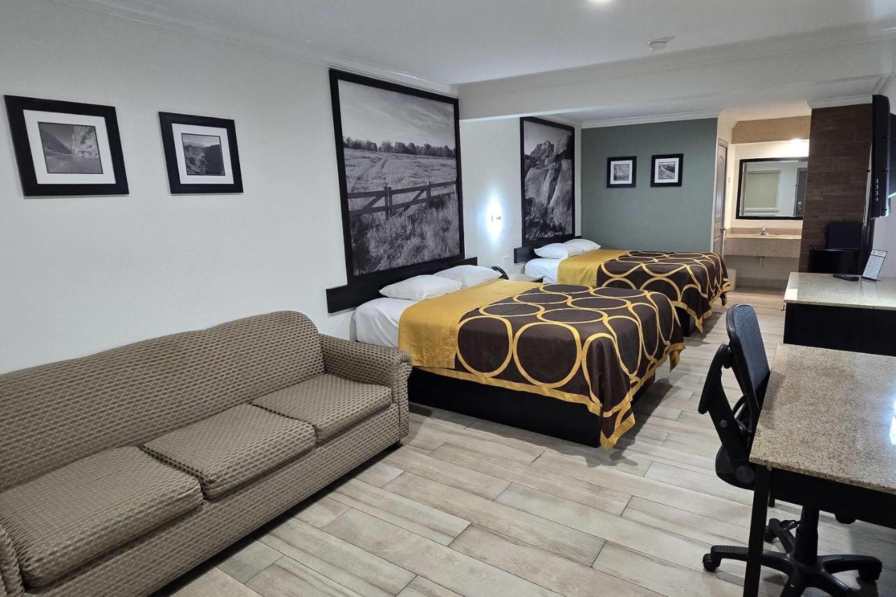 Hotel 8 Mc Allen — photo 12