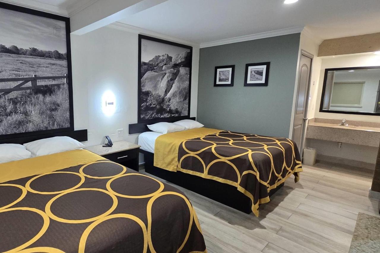 Hotel 8 Mc Allen — photo 13