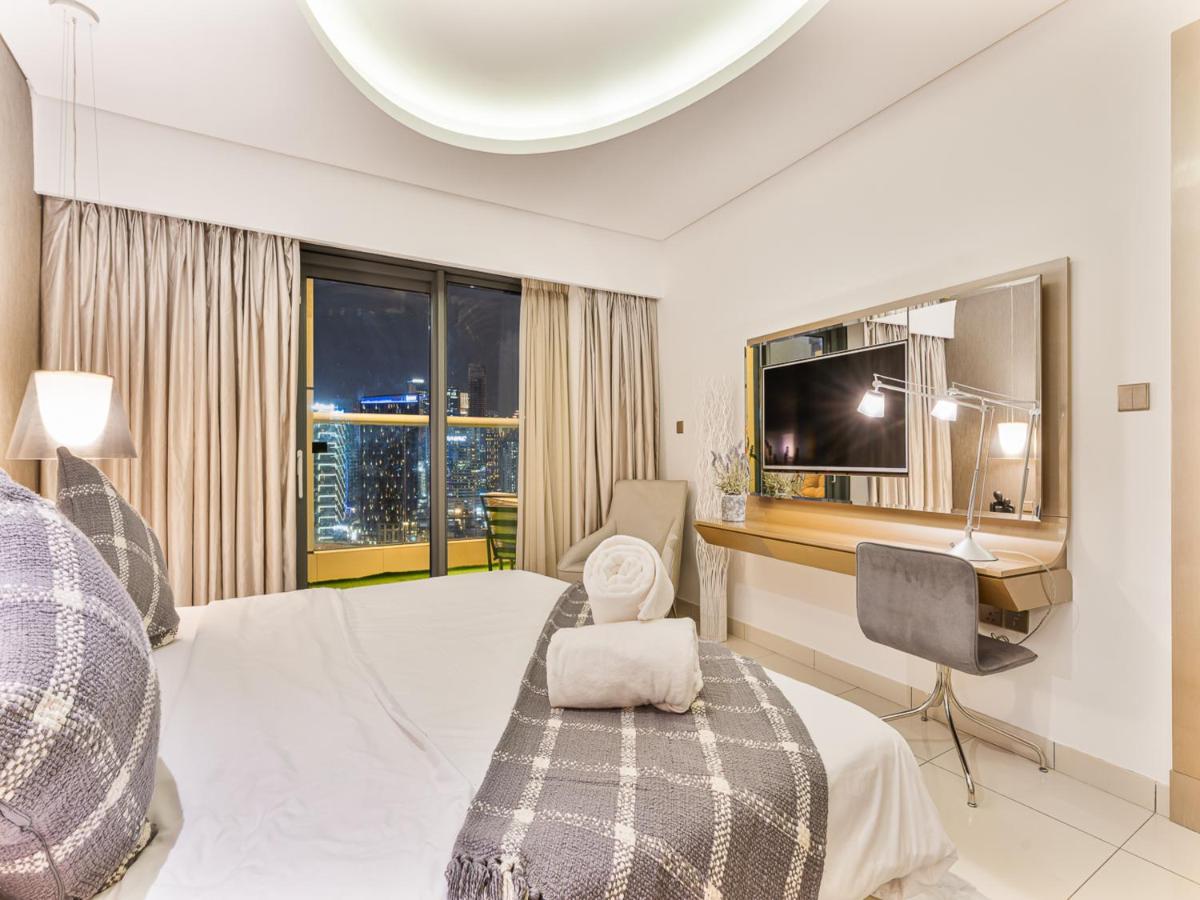 Savis Homes - Stylish 1BR in Business Bay with Burj Khalifa View in Damac Paramount Tower - 2