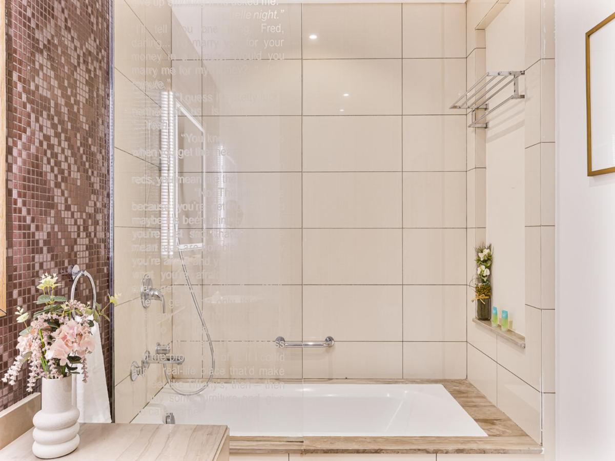 Savis Homes - Stylish 1BR in Business Bay with Burj Khalifa View in Damac Paramount Tower - 3