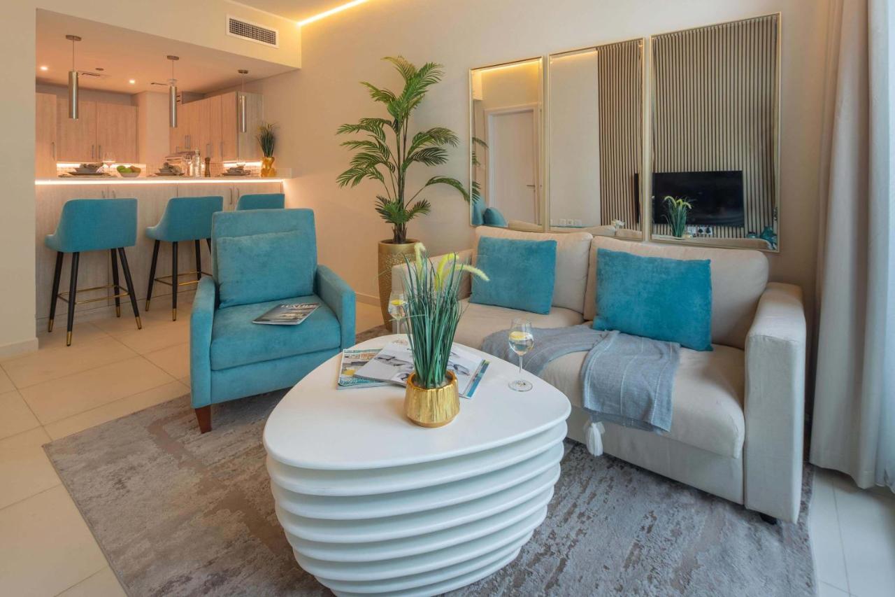 Frank Porter - Seven Hotel & Apartments - 4