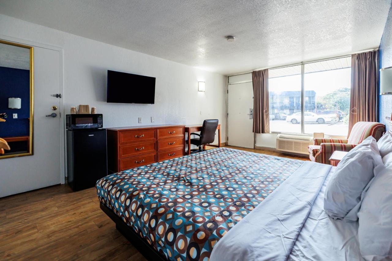 Budget Inn- Greenville — photo 13