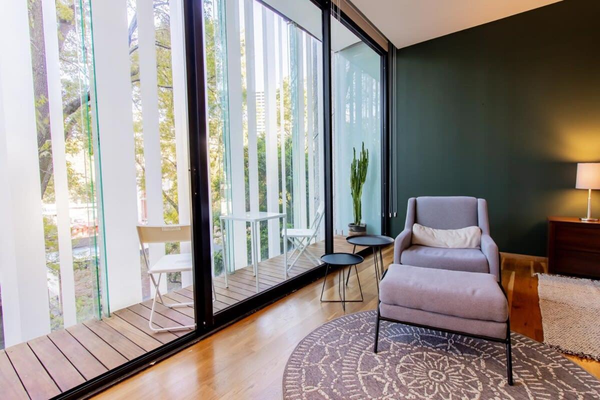 Capitalia Elegant Loft with Urban Energy - 2