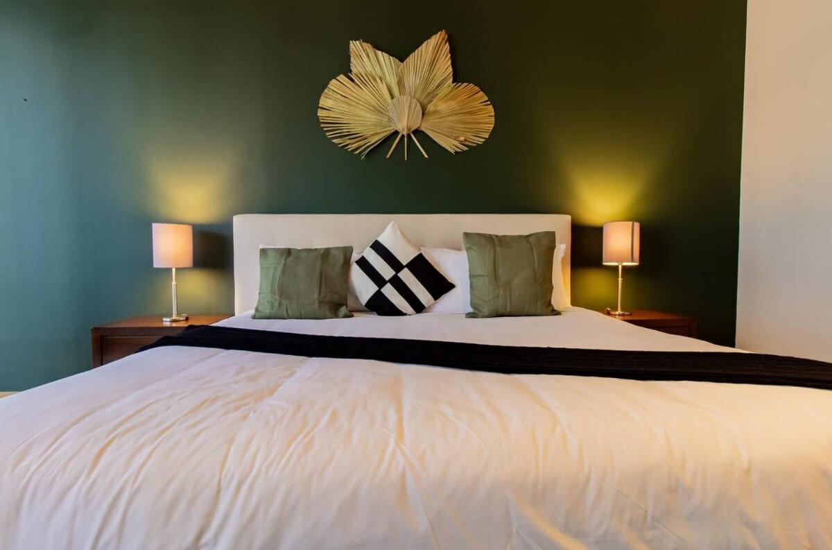 Capitalia Elegant Loft with Urban Energy - 3