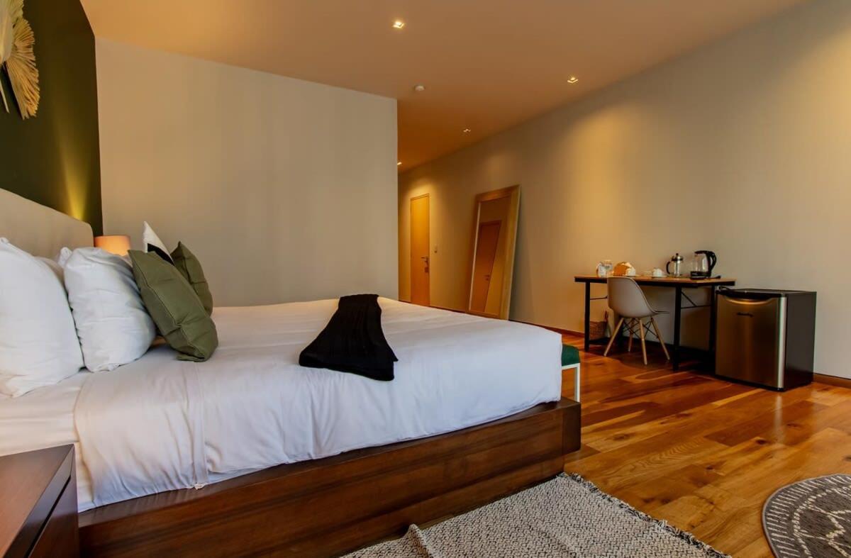 Capitalia Elegant Loft with Urban Energy - 4