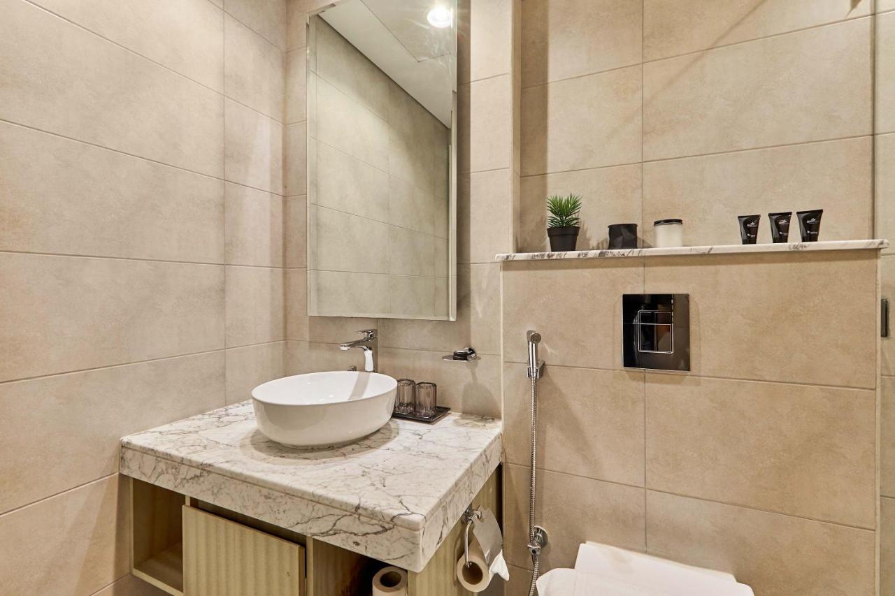 Luxury 2BR with Skyline Views Prime Business Bay Location - 5