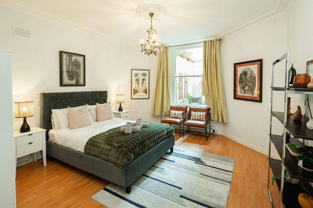 Oasis in Earl’s Court - 2