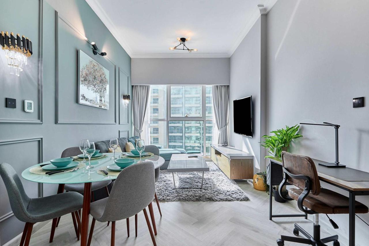 Luxury 1BHK with Stunning Canal View Business Bay - 4