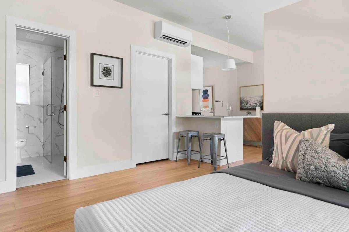 Cozy Downtown Studio - near UT