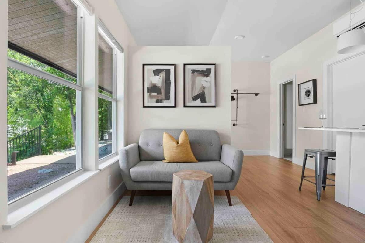 Cozy Downtown Studio - near UT - 3