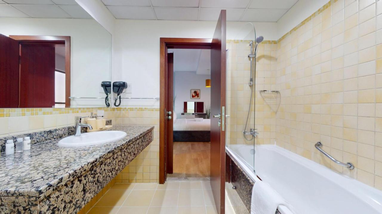 Vacationer Holiday Homes I Luxury 2 Bedroom Apartment I Marina View I Steps from JBR Beach - 3