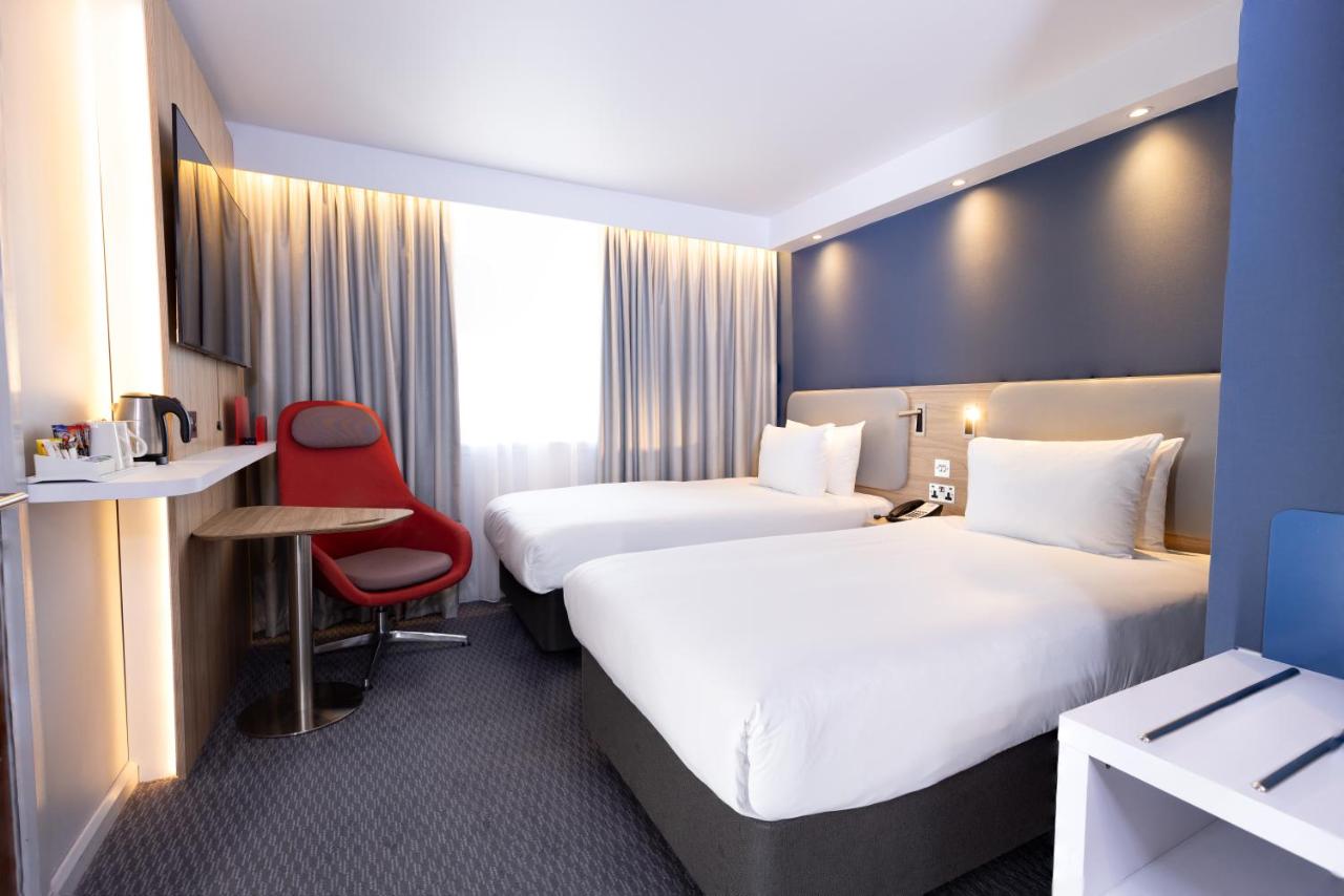 Standard Twin Room with Free Hot Breakfast