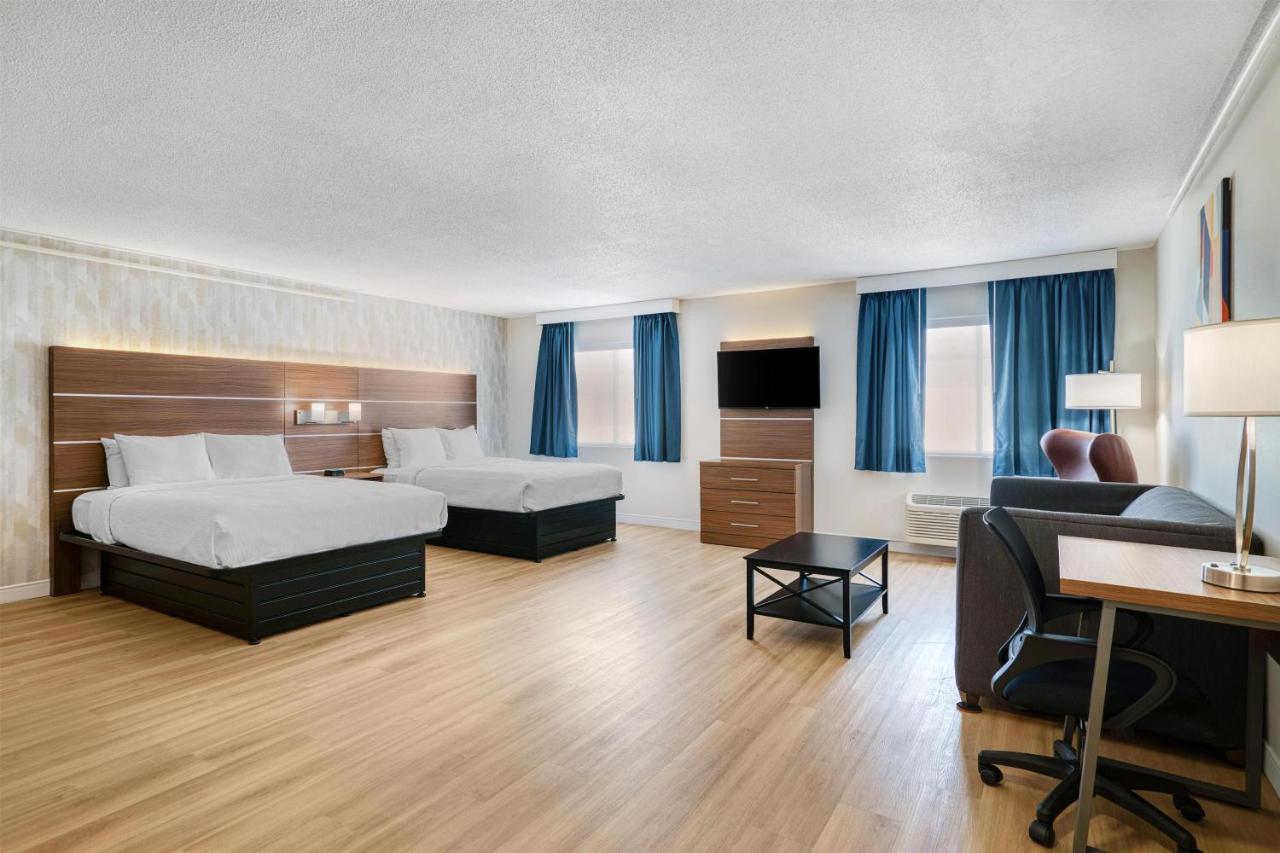 Regency Inn & Suites — photo 10