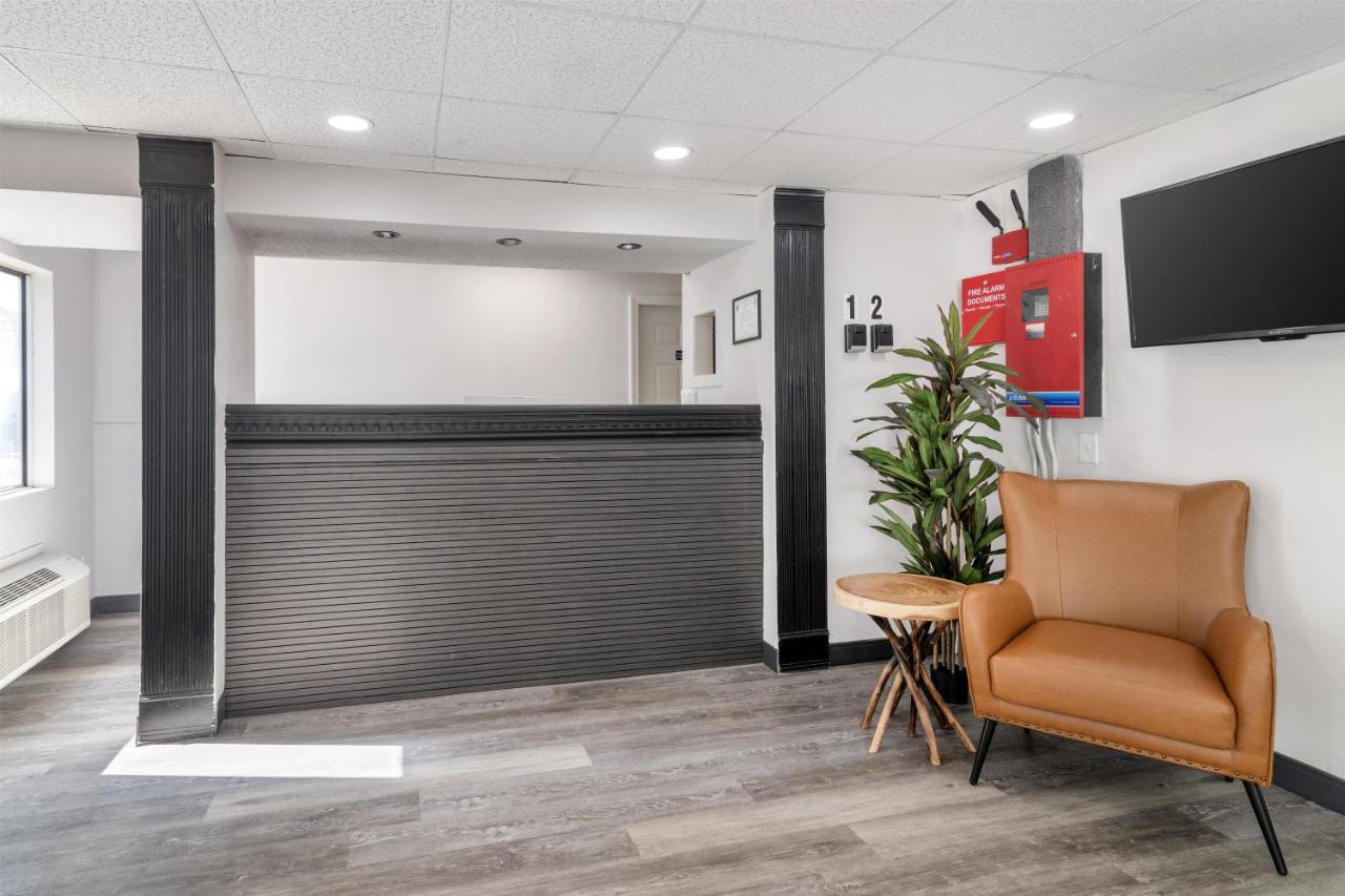 Regency Inn & Suites — photo 11
