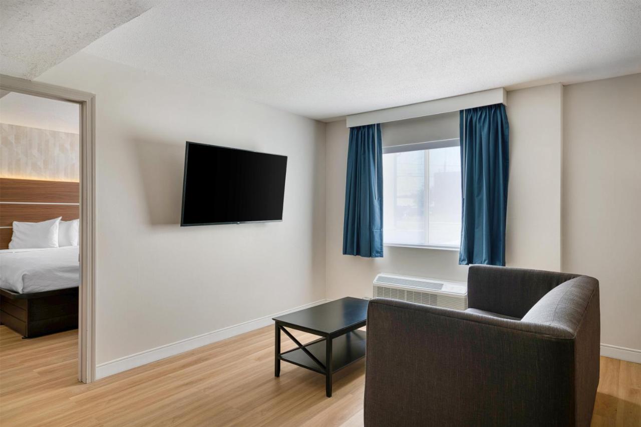 Regency Inn & Suites — photo 12