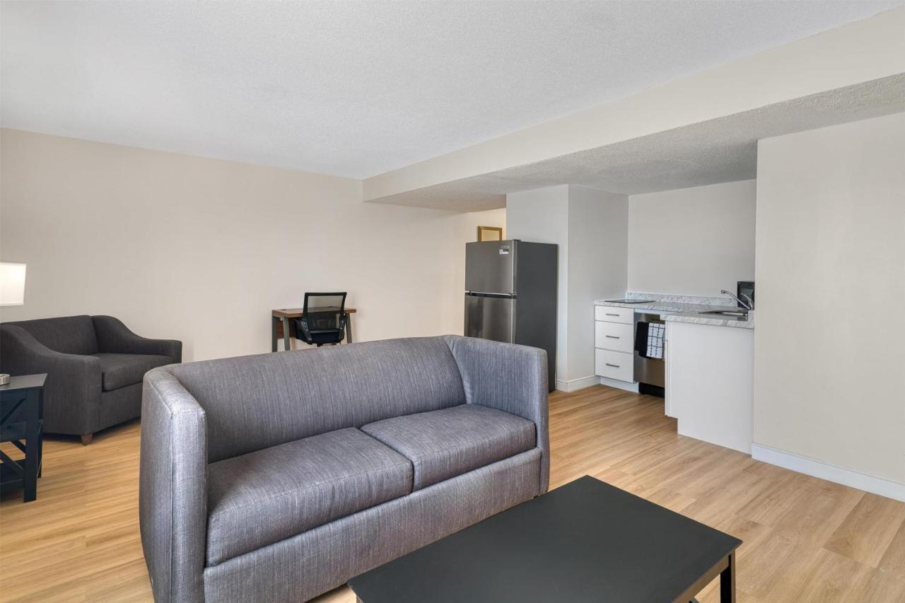 Regency Inn & Suites — photo 14