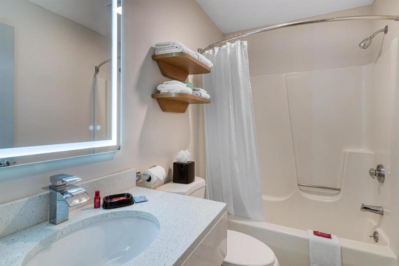 Regency Inn & Suites — photo 7