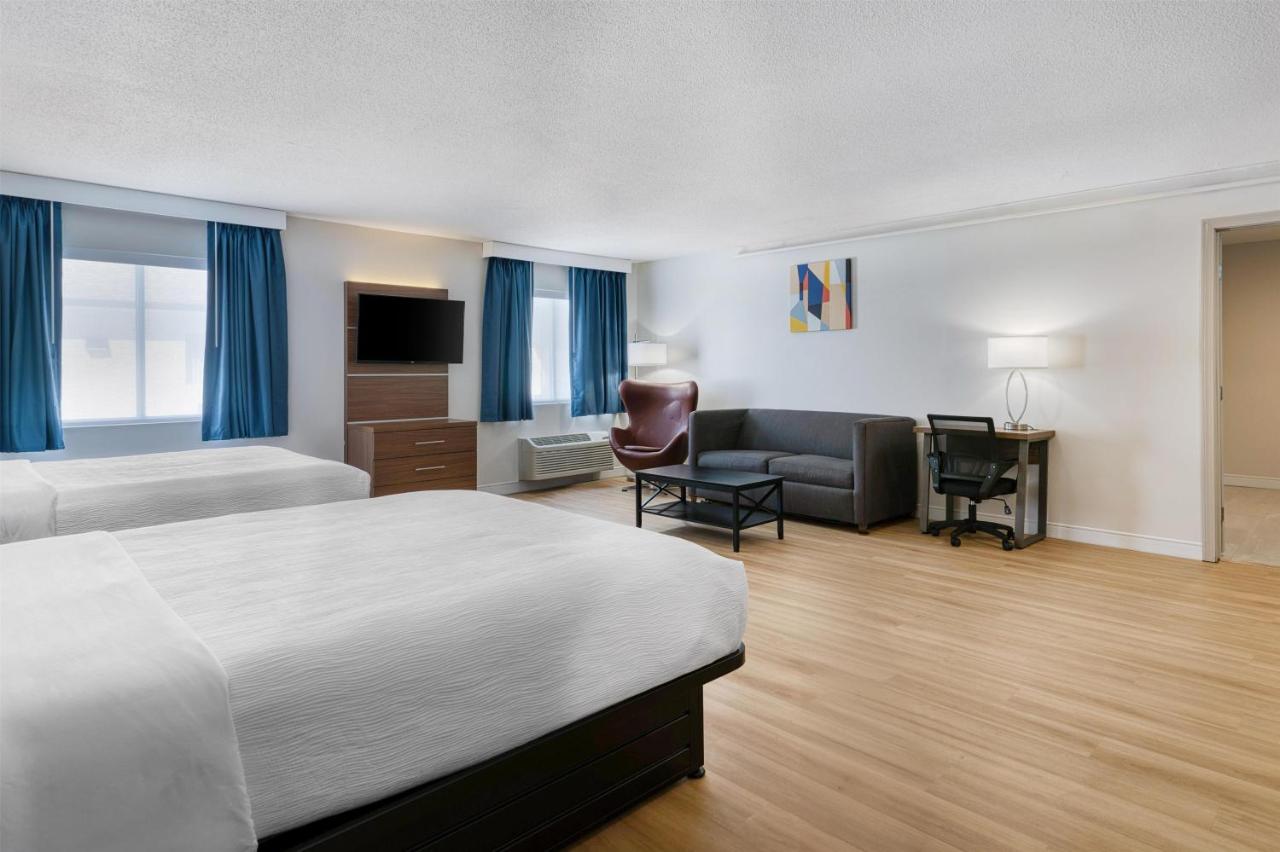 Regency Inn & Suites — photo 2