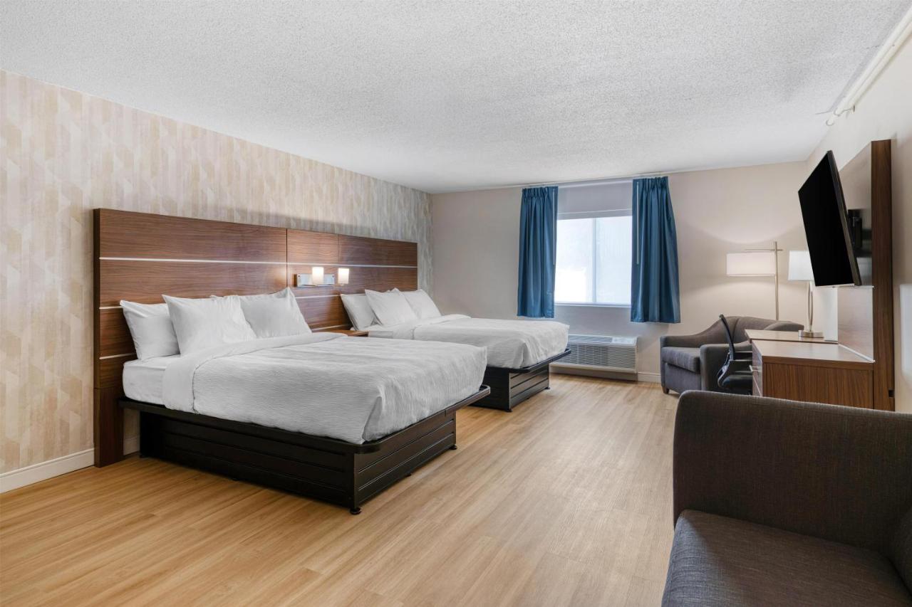 Regency Inn & Suites — photo 16